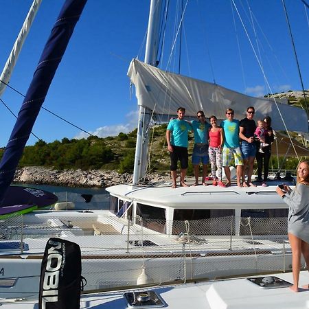 Luxury Catamaran Lagoon 42, Ac & Gn Сплит Экстерьер фото