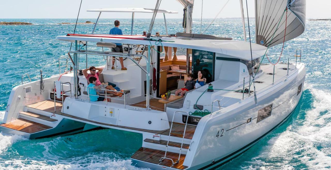 Luxury Catamaran Lagoon 42, Ac & Gn Сплит Экстерьер фото