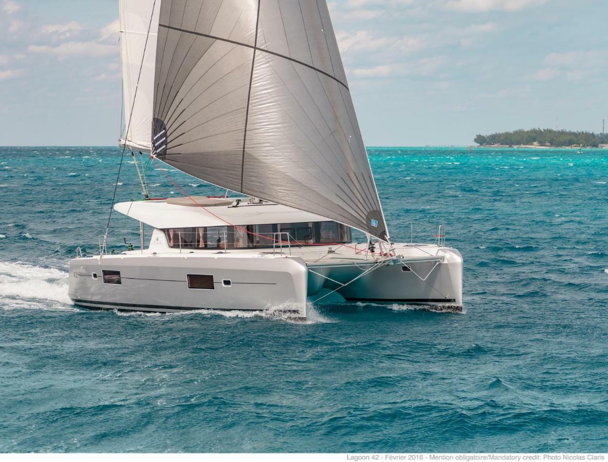 Luxury Catamaran Lagoon 42, Ac & Gn Сплит Экстерьер фото