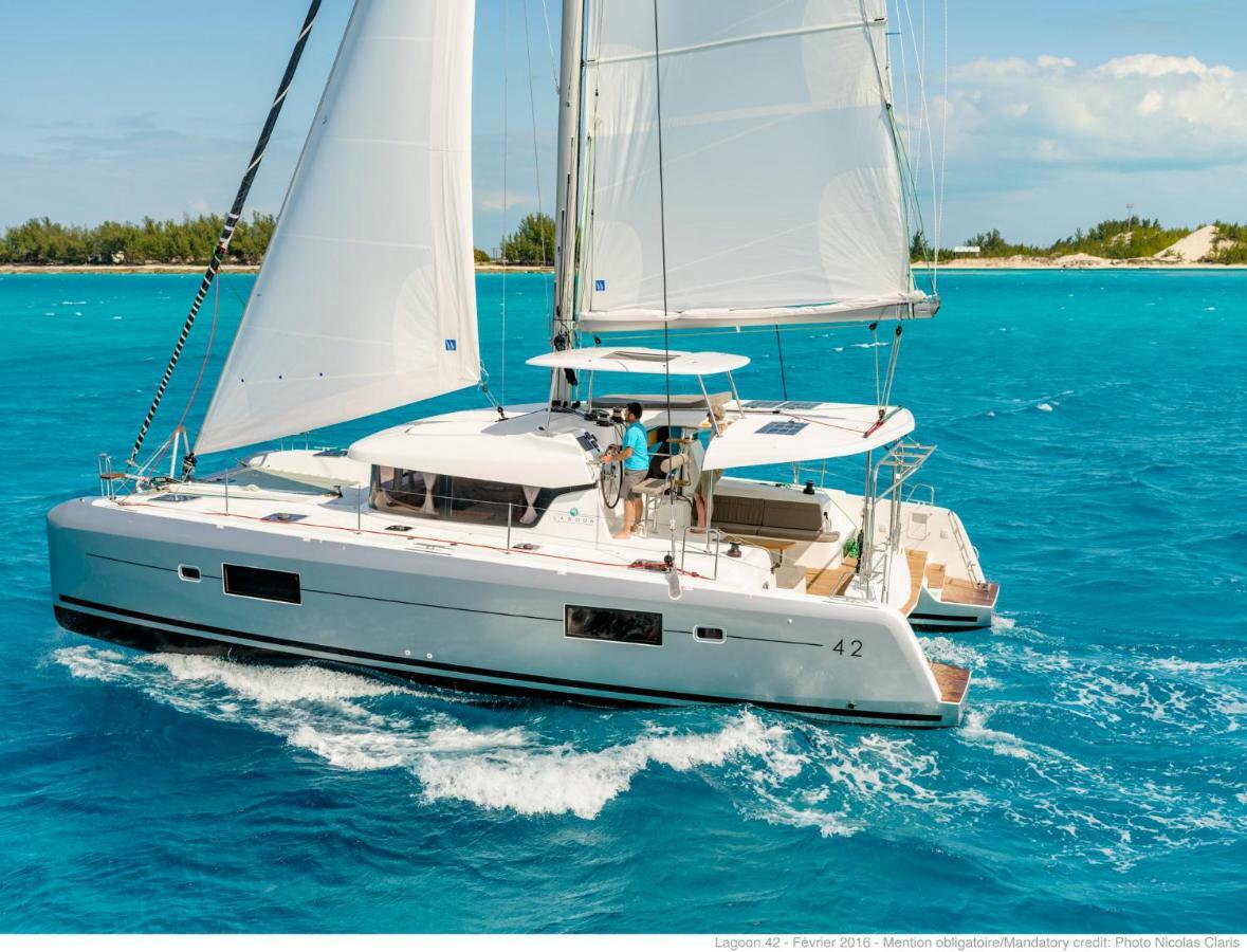 Luxury Catamaran Lagoon 42, Ac & Gn Сплит Экстерьер фото