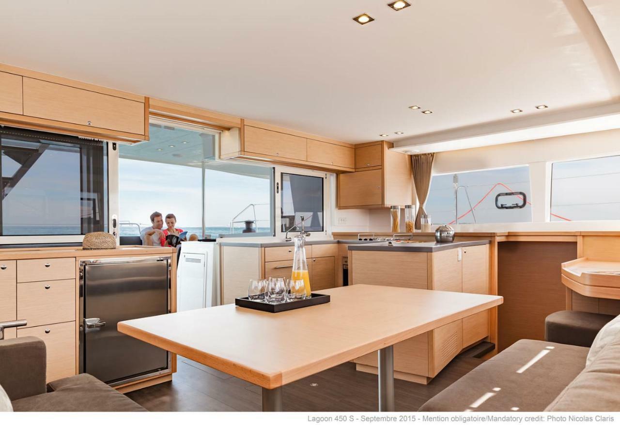 Luxury Catamaran Lagoon 42, Ac & Gn Сплит Экстерьер фото